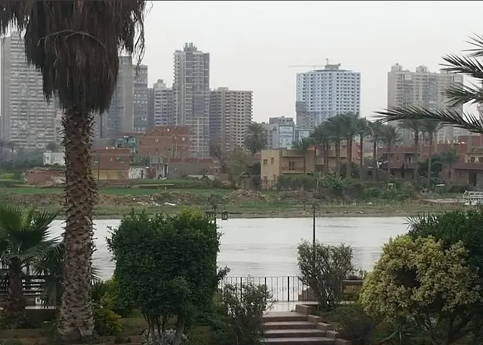 شقة فندقية مفروشة اطلاله علي النيل مباشرة