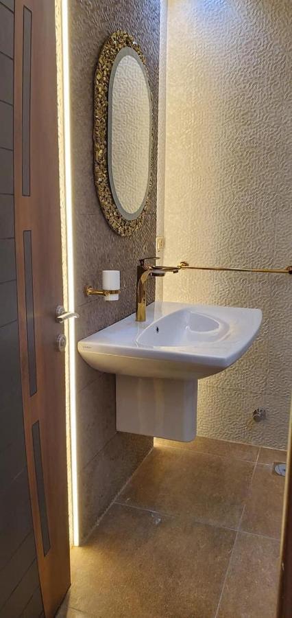 مفروشة اطلاله علي النيل مباشرة Apartment *
