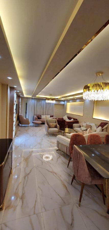 Apartment مفروشة اطلاله علي النيل مباشرة